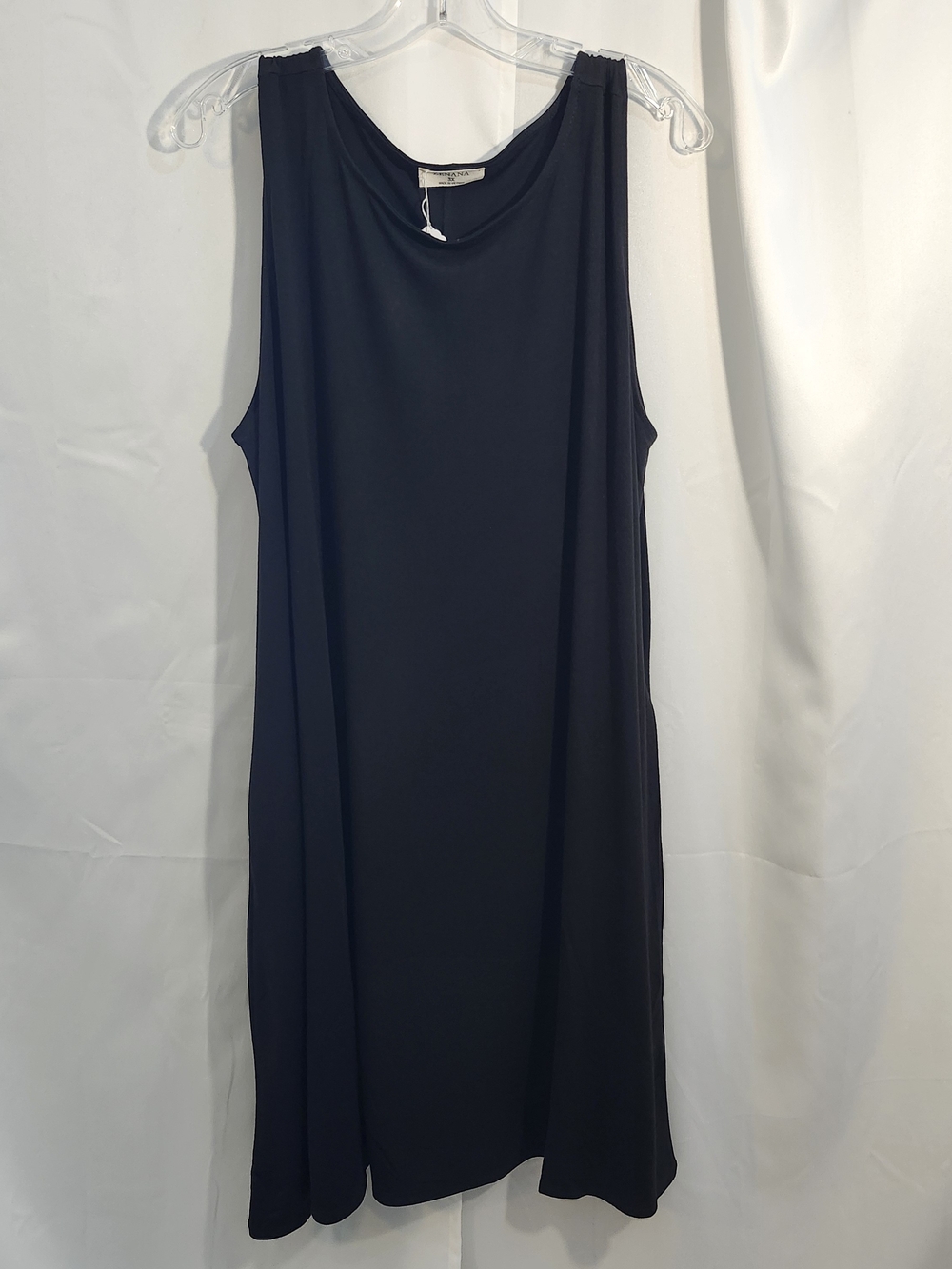Zenana Outfitters Black Sleeveless Midi Shift Dress
